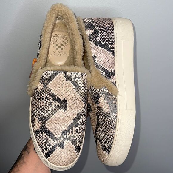 VINCE CAMUTO KATERINDA SLIP-ON SNEAKER Animal print Sherpa Lined Snakeskin 7.5 - Picture 5 of 7